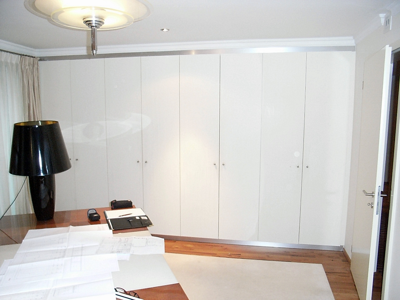 11.2a-Drehtürschrank